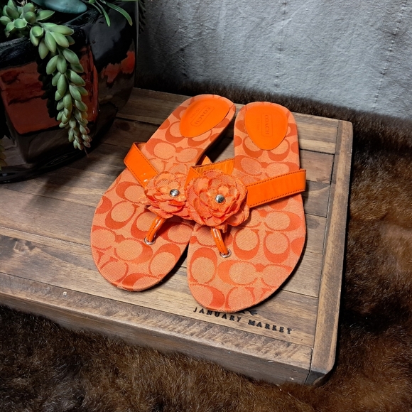 Coach Shoes - Coach Samira Flower Jacquard Thong Sandals Size 9